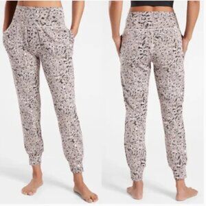 Athleta Salutation Textured Jogger Meadow Decadent Chocolate